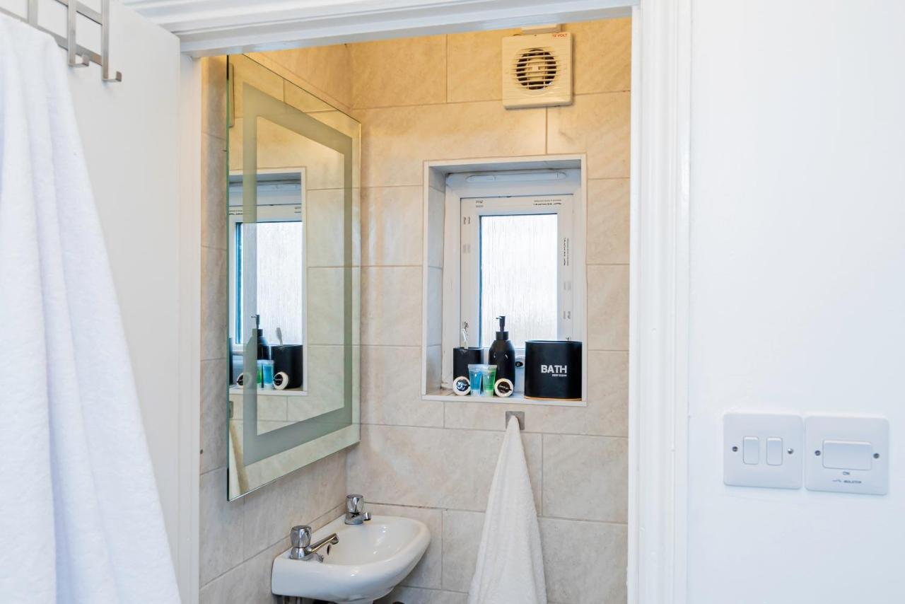 Charming 2-Bedroom Flat With A Garden And Free Parking At Abingdon オックスフォード エクステリア 写真