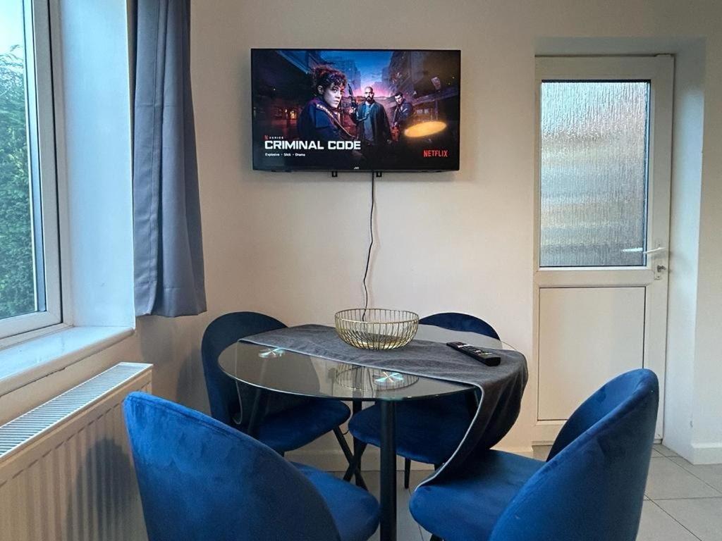 Charming 2-Bedroom Flat With A Garden And Free Parking At Abingdon オックスフォード エクステリア 写真