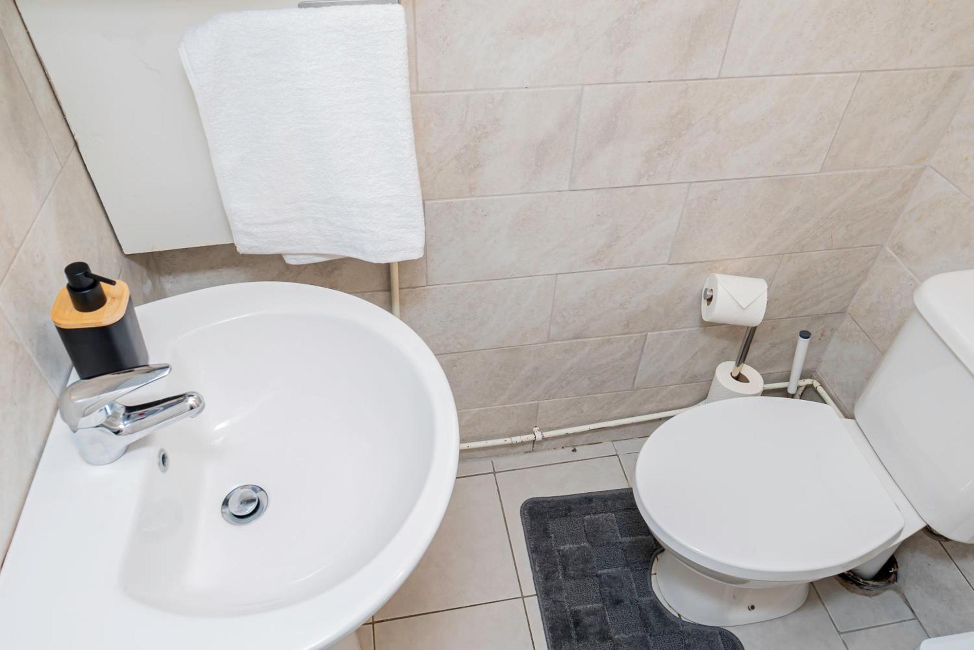Charming 2-Bedroom Flat With A Garden And Free Parking At Abingdon オックスフォード エクステリア 写真